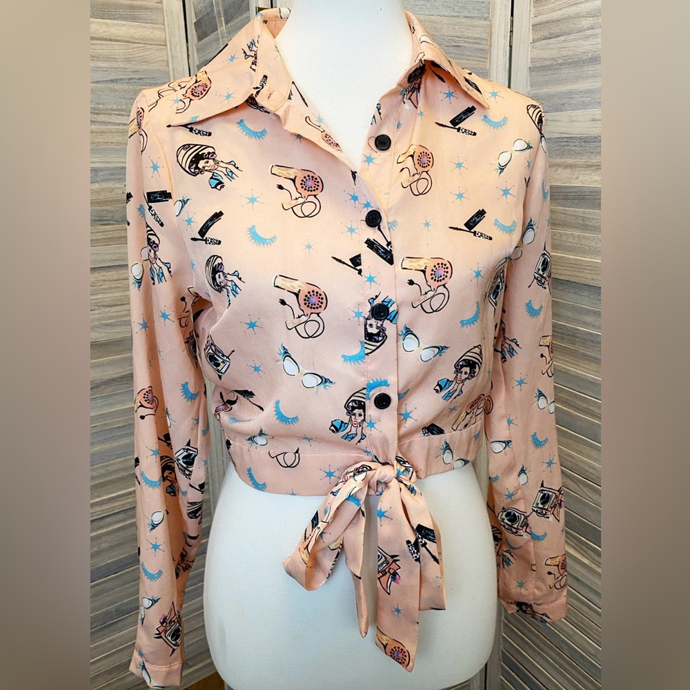 Vintage Beauty Hairstylist Novelty Print Button Up Cropped Blouse - S